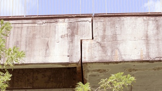Ponte apresenta rachaduras e desnível em sua estrutura 