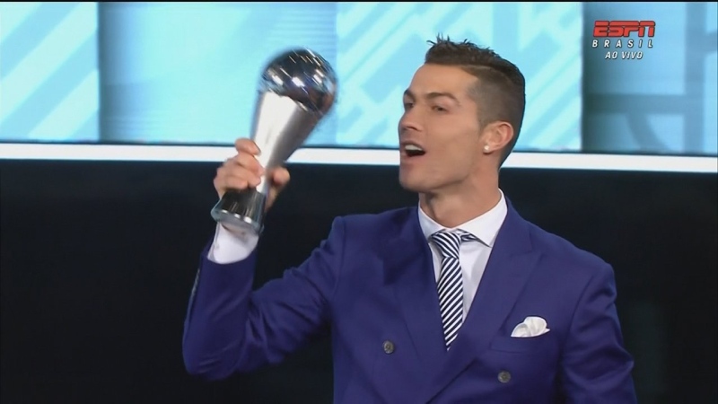 Com ano perfeito, Cristiano Ronaldo vence prêmio da Fifa pela quarta vez