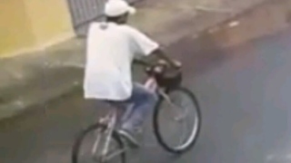 Suspeito foi visto andando de bicicleta antes da prisão