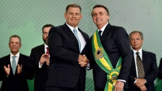 Áudios entre Bebianno e Bolsonaro desmentem versão de Carlos