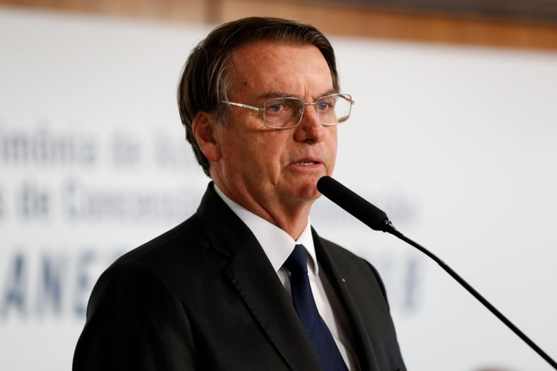 Ministério da Economia estuda reduzir impostos de empresas, anuncia Bolsonaro
