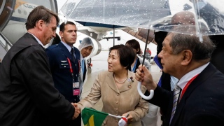 No Japão, Bolsonaro faz caminhada fora da agenda e vai a churrascaria brasileira