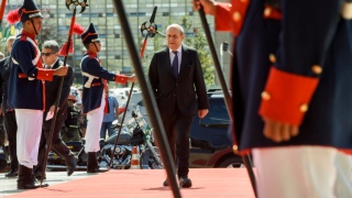 O ministro da Europa e dos Negócios Estrangeiros da França, Jean-Yves Le Drian, foi ignorado por Jai