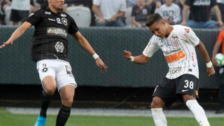 Pedrinho durante o jogo contra o Botafogo