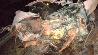 Veículo ficou destruído com o acidente 
