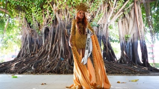Millena em um traje de Capim Dourado durante a prova de Fantasias Regionais no 61º Miss Mundo Brasil