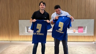 Ronaldo Fenômeno anuncia compra do Cruzeiro