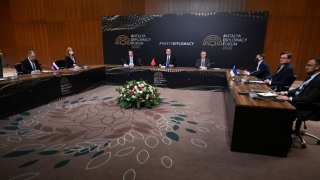 Delegações da Rússia e Ucrânia em encontro mediado pela Turquia
