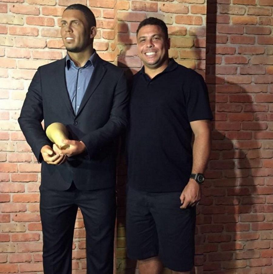 Ronaldo é homenageado com estátua de cera em Aparecida | Tocantins