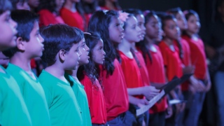 Coral "Kids" da Escola Adventista cantou "A vida de Jesus"