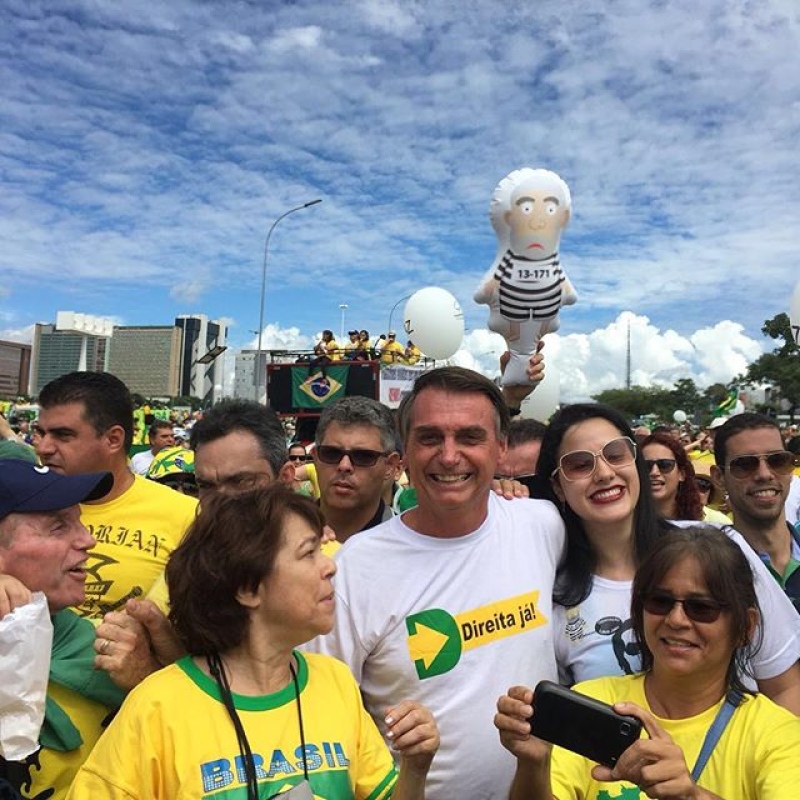 "Congresso não pode se furtar a votar o impeachment", diz Eduardo Bolsonaro