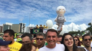 "Congresso não pode se furtar a votar o impeachment", diz Eduardo Bolsonaro