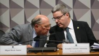 Miguel Reale Júnior defende impeachment de Dilma em comissão do Senado