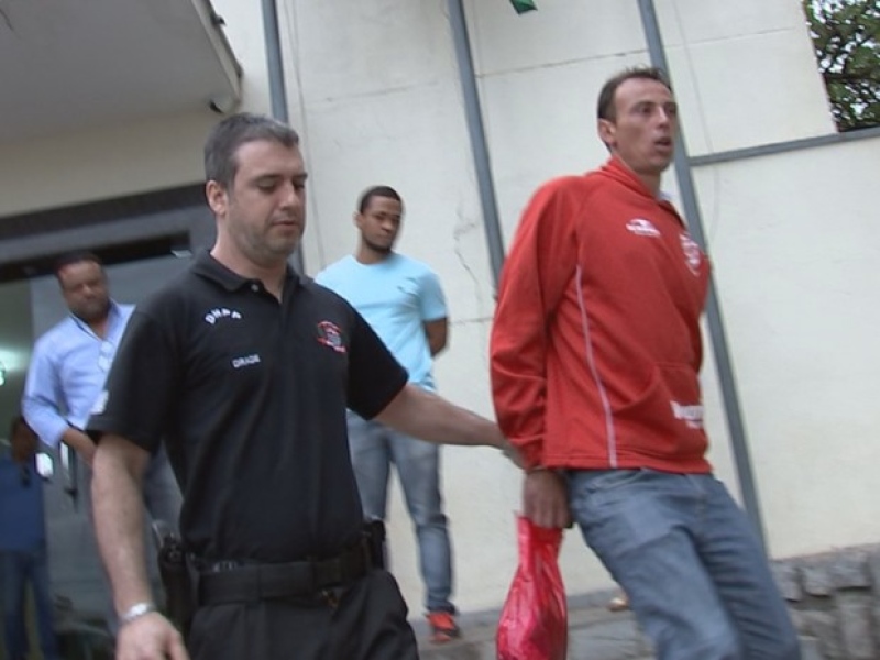 Polícia combate fraudes em placares de jogos de futebol e prende sete pessoas