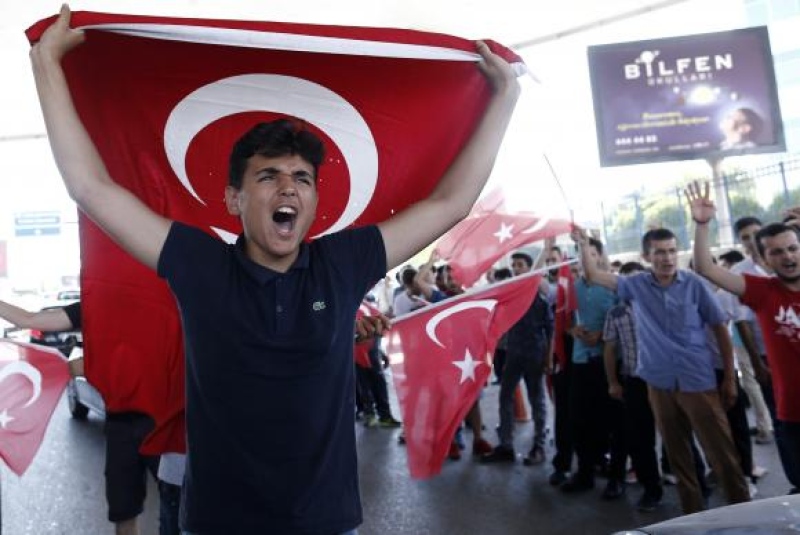 Após tentativa de golpe, Turquia afasta 2.745 juízes em todo país