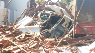 Carreta derruba casa em Araguaína