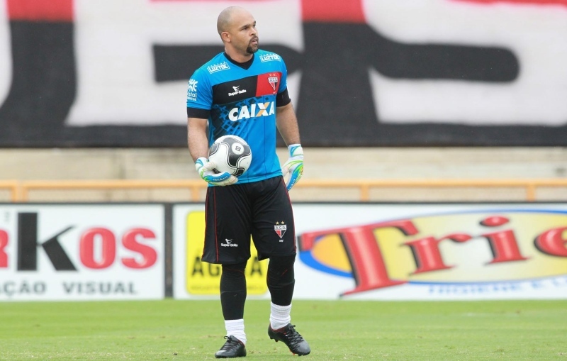 “Me tornei um homem aqui no Atlético”, diz Márcio em despedida