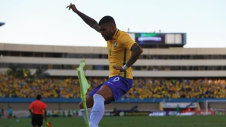 Gabigol comemora gol que marcou no Serra Dourada