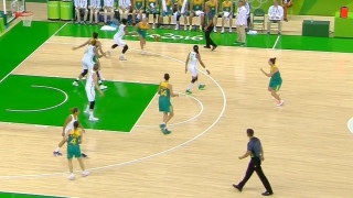 Iziane se apaga no segundo tempo, e Brasil perde para a Austrália no basquete