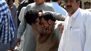 Ataque de homem-bomba a hospital mata ao menos 70 no Paquistão