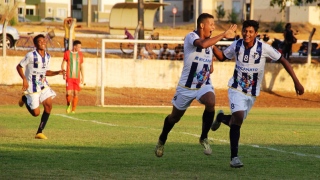 Jogadores do Ricanto comemoram gol contra o União 