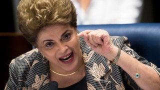 Aécio diz que voto não é salvo-conduto; Dilma lembra ações para desestabilizá-la