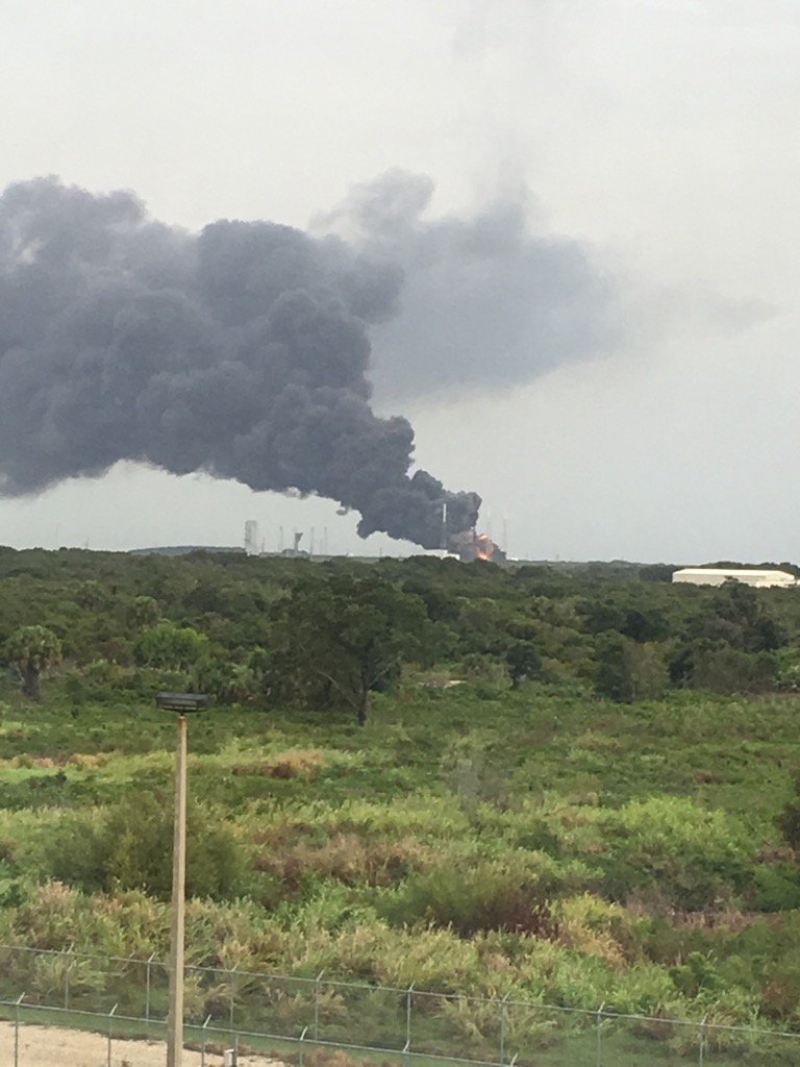 Explosão atinge plataforma de lançamento em Cabo Canaveral, na Flórida