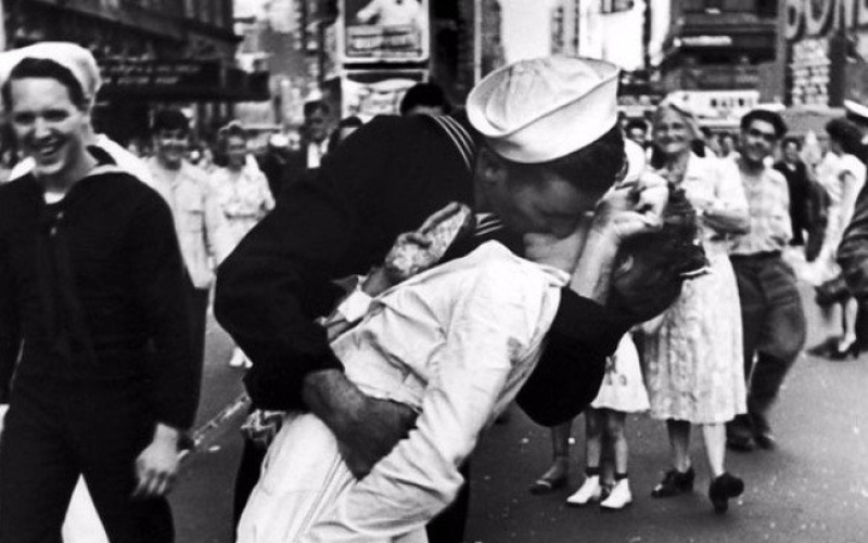 Símbolo do fim da Segunda Guerra, morre a enfermeira do beijo mais famoso do mundo