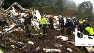 Encontradas caixas-pretas de avião da Chapecoense que caiu na Colômbia; 48 corpos foram resgatados