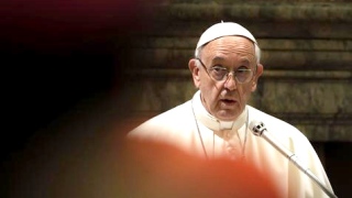 Papa Francisco disse que a data virou "refém" da mundanidade