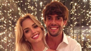 Kaká assume namoro com modelo goiana durante festa de Réveillon