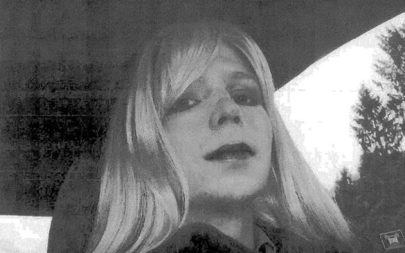 Obama reduz pena da militar transgênero Chelsea Manning, presa por vazar dados