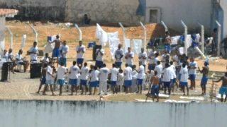 Detentos interrompem rebelião para culto evangélico dentro do presídio no RN