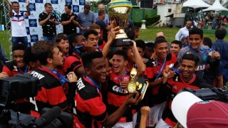 Flamengo vence Palmeiras e conquista bicampeonato da Copa do Brasil sub-15