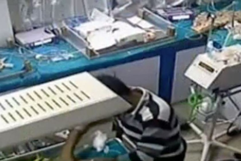 Funcionário de hospital quebra perna de recém-nascido ao trocar fralda