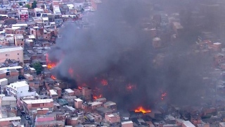 Incêndio atinge barracos da favela de Paraisópolis, zona sul de SP