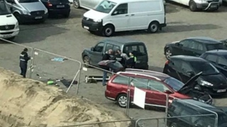 Homem tenta atingir pessoas com carro em rua da Antuérpia