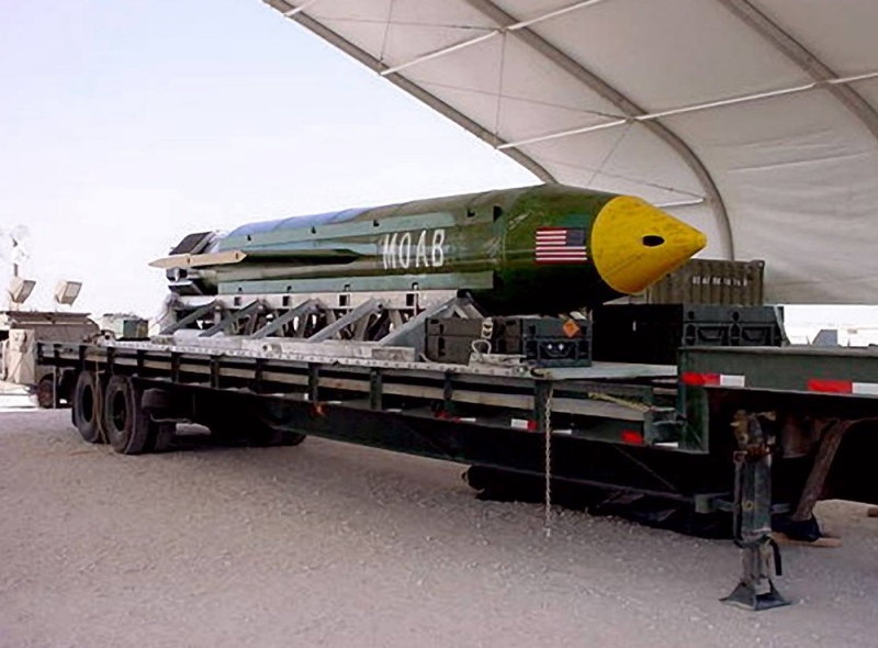 EUA lançam 'mãe de todas as bombas' no leste do Afeganistão