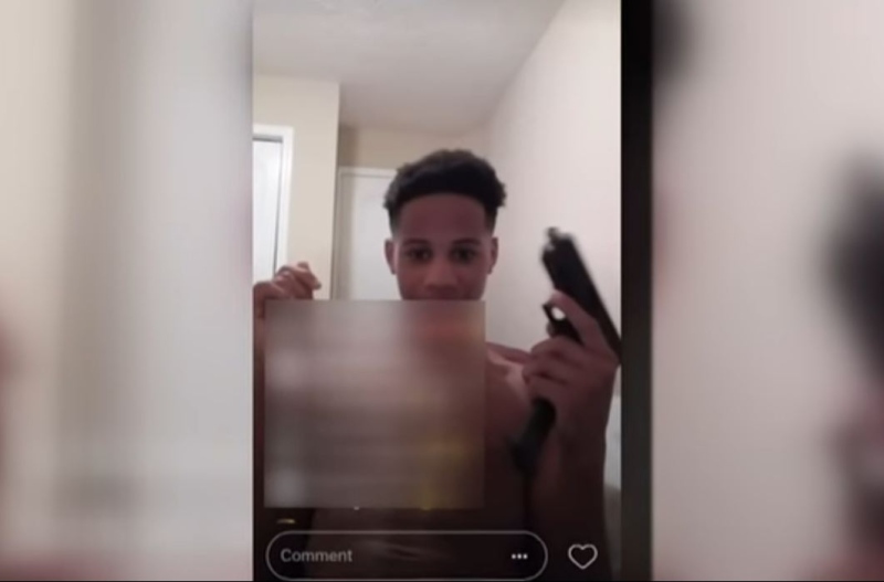 Adolescente atira acidentalmente enquanto amigos o assistiam em uma transmissão ao vivo