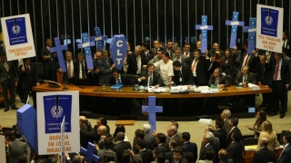 Deputados debatem reforma trabalhista no plenário da Câmara