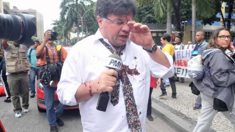 Humorista Marcelo Madureira é agredido por manifestantes no Rio