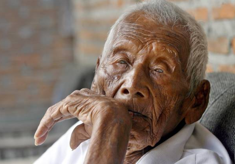 Mbah Gotho, também conhecido como Sodimedjo ou "avô Ghoto"