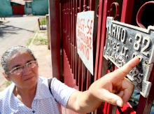 Maria Dolores é uma dos moradores de Palmas que ainda mantém há quase 20 anos no portão de casa refe