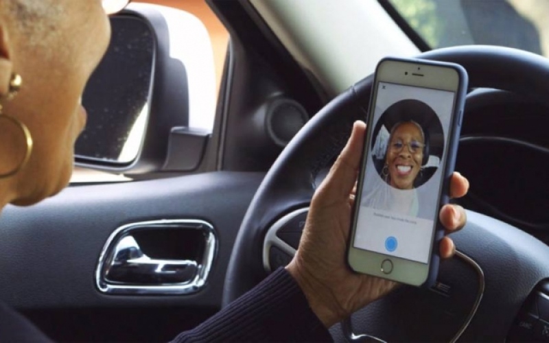 Motoristas precisam fazer selfies em momentos aleatórios para confirmarem identidade.
