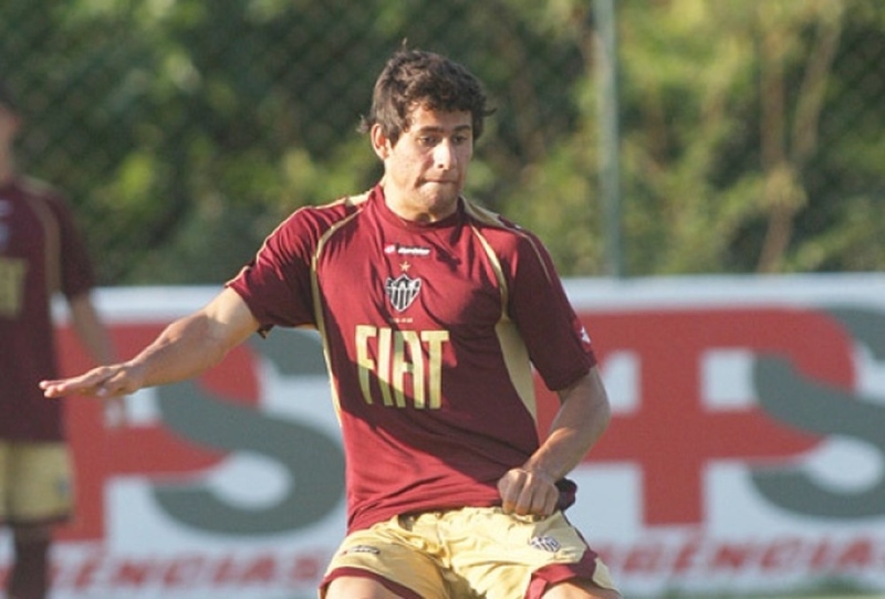 Ex-jogador do Atlético-MG morre aos 29 anos, vítima de tumor no joelho