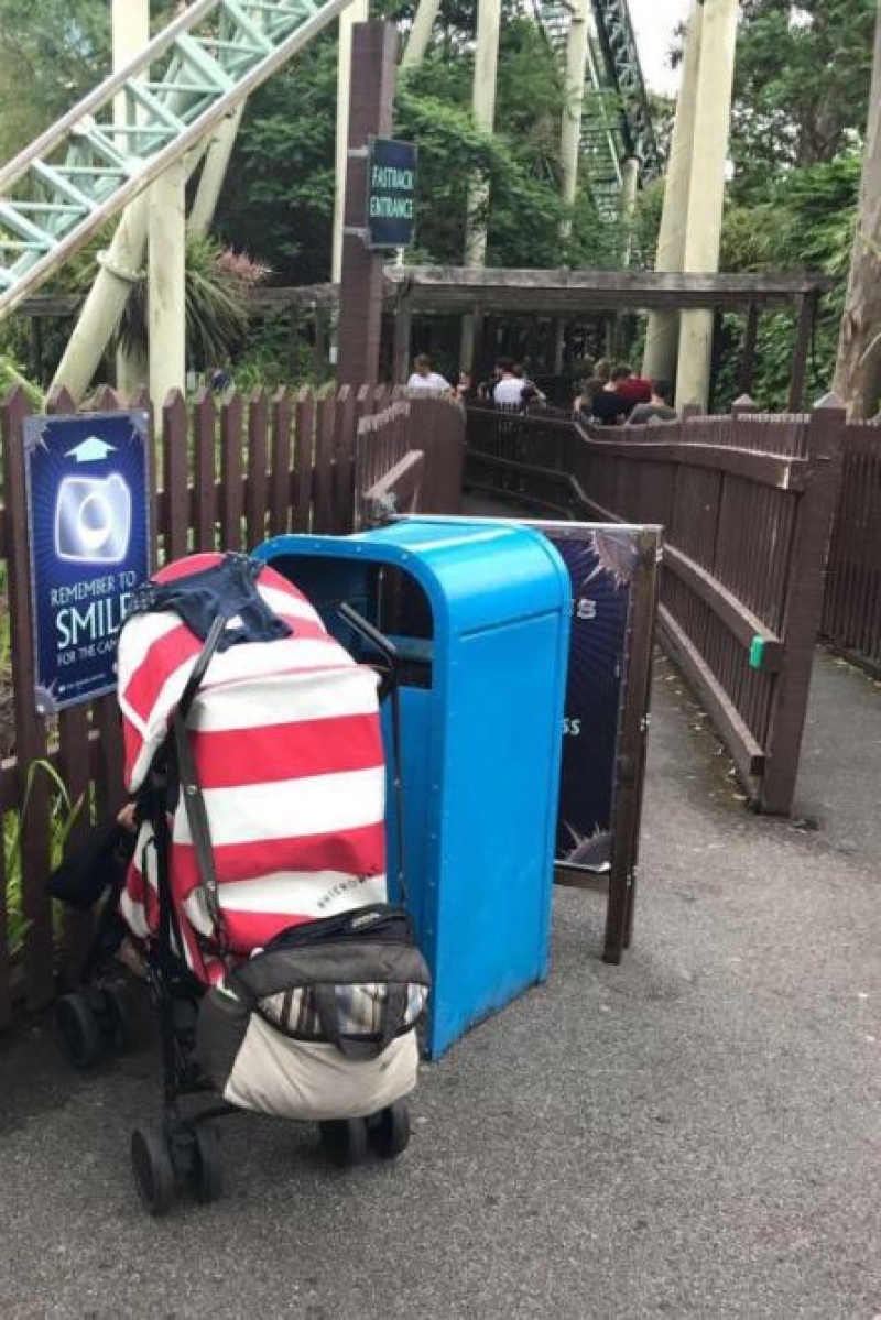 Bebê é deixado sozinho por mais de uma hora enquanto família passeia em parque de diversões