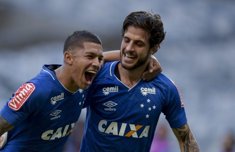 Com gols de Thiago Neves, Hudson e Elber, o Cruzeiro fez valer o fator casa e venceu o Palmeiras