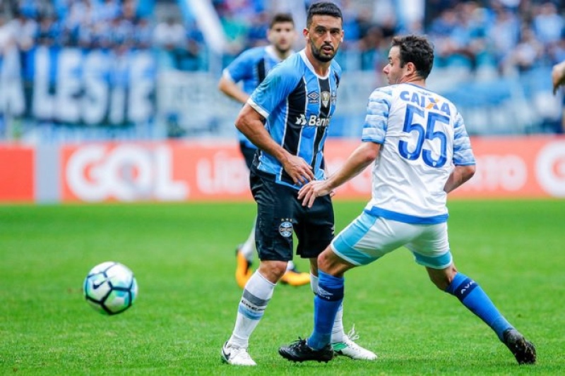 Grêmio esbarra no goleiro Douglas e Avaí surpreende com 2 a 0 em Porto Alegre
