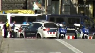 Polícia espanhola procura dois suspeitos de ataque terrorista em Barcelona
