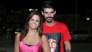 Radamés teria terminado relacionamento com Viviane Araújo pelo celular